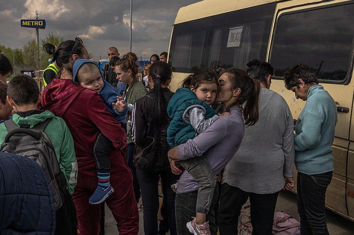 A Marioupol, les évacuations de civils devraient reprendre avec le soutien de l'ONU et de la Croix-Rouge, selon la présidence ukrainienne. © KEYSTONE/EPA/ROMAN PILIPEY