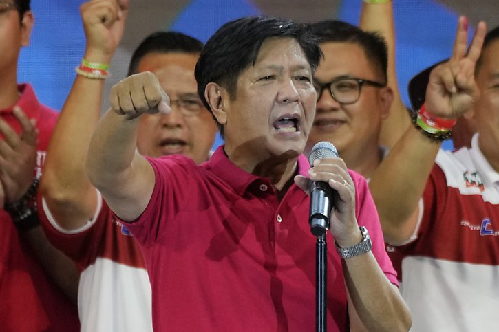 Les sondages prédisent une victoire de Ferdinand Marcos Jr. surnommé "BongBong" (archives). © KEYSTONE/AP/Aaron Favila