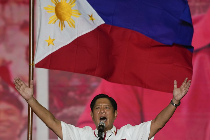Ferdinand Marcos Junior, fils du défunt dictateur du même nom, a remporté mardi une victoire écrasante à la présidentielle aux Philippines. (archives) © KEYSTONE/AP/Aaron Favila