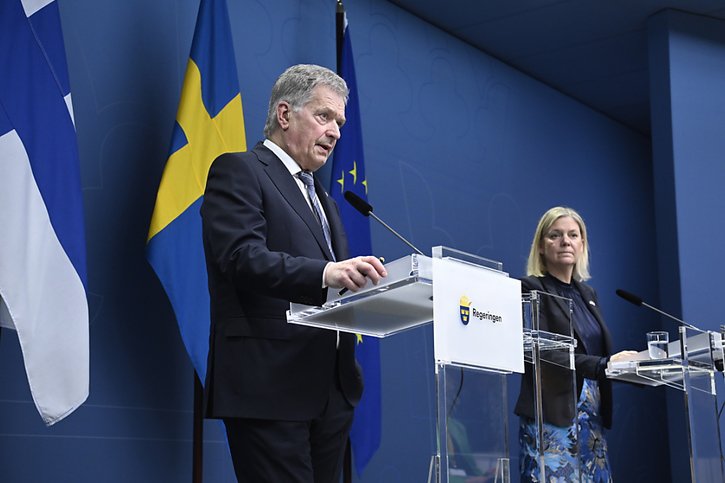 Le président finlandais Sauli Niinistö et la première ministre suédoise Magdalena Andersson sont favorables à l'adhésion de leurs pays à l'Otan. © KEYSTONE/EPA/Anders Wiklund