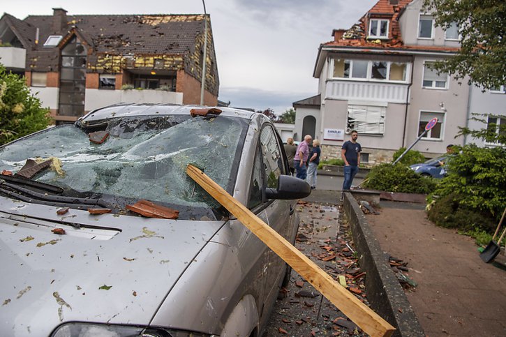 La tempête de vendredi a fait un mort et 60 blessés dans l'ouest de l'Allemagne. Paderborn, en photo, a été particulièrement touchée. © KEYSTONE/AP/Lino Mirgeler