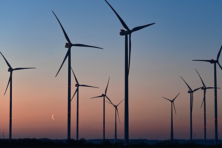 Tous les partis sont d'accord sur le principe d'accélérer la procédure pour les grands projets éoliens (photo d'illustration). © KEYSTONE/DPA-Zentralbild/PATRICK PLEUL