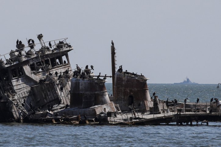 Les Russes disent avoir débarrassé la mer des mines en un mois et rouvrent le port de Marioupol (Archives). © KEYSTONE/EPA/SERGEI ILNITSKY