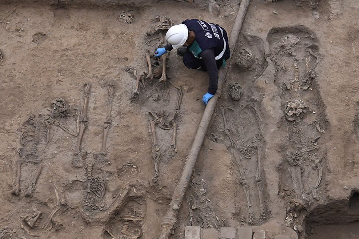 Les archéologues ont découvert les restes de 42 personnes enterrées dans le cimetière. © KEYSTONE/AP/Martin Mejia