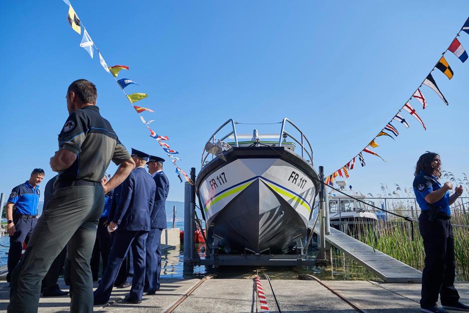 La Police du lac inaugure son nouveau bateau
