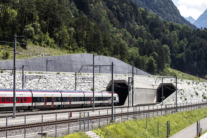 Le trafic ferroviaire a été interrompu en début de matinée aussi bien sur la ligne du tunnel de base que sur la ligne de faîte du Gothard (archives). © KEYSTONE/ALEXANDRA WEY