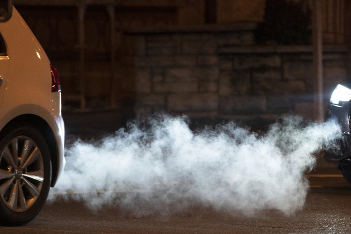 Les voitures à moteur thermique seront interdites dans l'UE à partir de 2035 (archives). © KEYSTONE/GAETAN BALLY