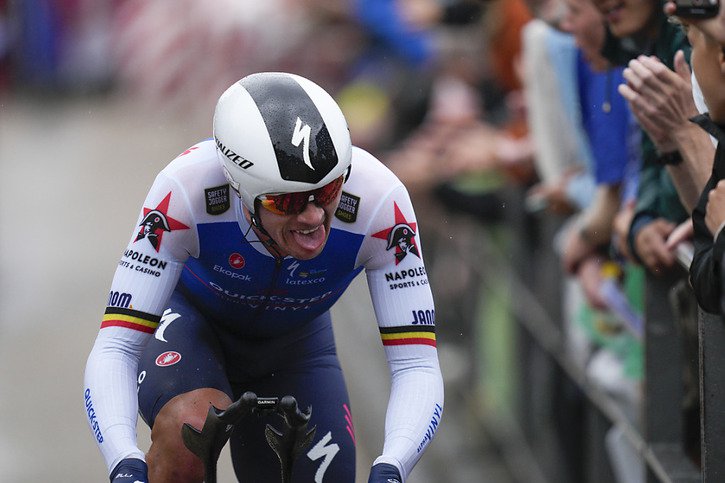 Yves Lampaert premier maillot jaune du Tour 2022 © KEYSTONE/AP/Daniel Cole