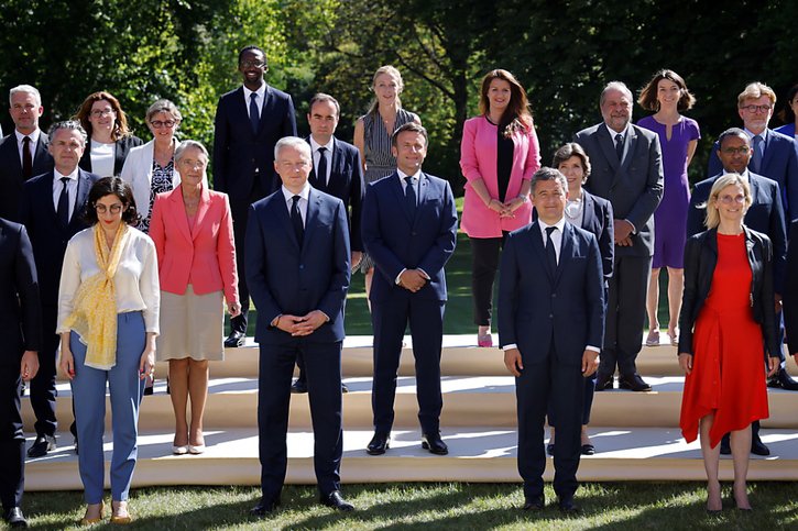 Le nouveau gouvernement d'Emmanuel Macron compte 21 hommes et 21 femmes en comptant sa cheffe Elisabeth Borne. © KEYSTONE/EPA/LUDOVIC MARIN / POOL
