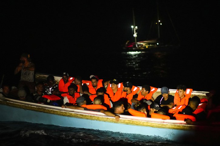 Le bateau transportant environ 80 migrants a coulé au large de l'île grecque de Karpathos (image d'illustration). © KEYSTONE/AP/Francisco Seco