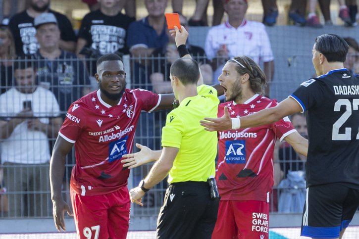 Dimitri Cavaré voit rouge et la tournure du match va changer. © KEYSTONE/SALVATORE DI NOLFI