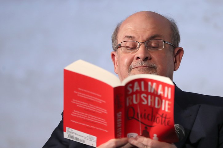 Pour BHL, Salman Rushdie a été "puni pour avoir écrit, depuis trente ans, des textes libres et qui rendent libre" et il "mérite réparation" (archives). © KEYSTONE/EPA/HAYOUNG JEON