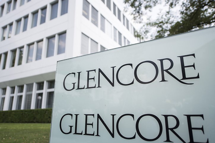 Les grandes entreprises actives au niveau international, comme Glencore, devraient payer un impôt minimal de 15% en Suisse à partir de 2024 (archives). © KEYSTONE/URS FLUEELER