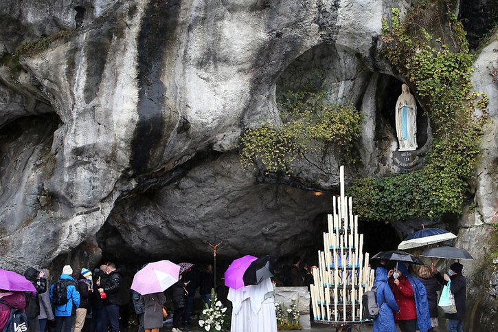 1,6 million de fidèles sont attendus cette année à Lourdes, alors qu'il y en avait quelque 3,5 millions avant la pandémie (archives). © KEYSTONE/AP/BOB EDME