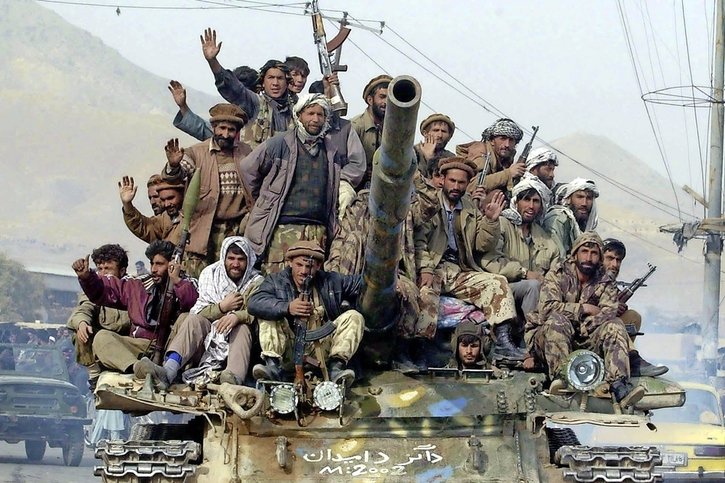 En novembre 2001, les fiers soldats de l’Alliance du Nord, encadrés par les forces spéciales américaines, réussissaient à chasser les talibans de Kaboul. Vingt ans plus tard, au terme d’une épuisante «guerre contre le terrorisme» menée par les Etats-Unis et l’Otan, les fondamentalistes sont de retour au pouvoir.  © Keystone