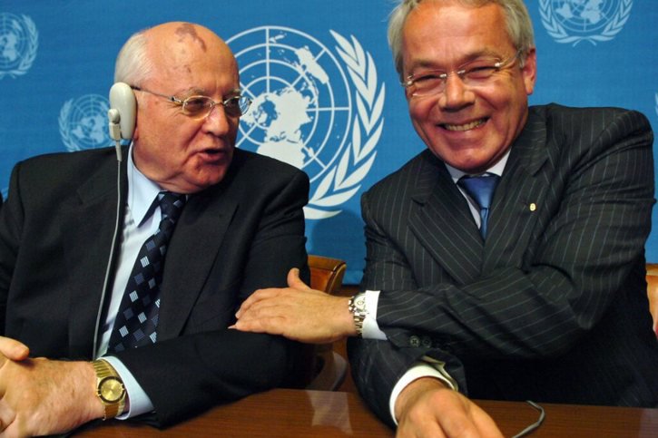 L'ancien maire de Genève Pierre Muller est décédé quelques jours après Mikhaïl Gorbatchev qui avait lancé la Croix-Verte internationale dont il a été vice-président à Genève (archives). © KEYSTONE/LAURENT GILLIERON
