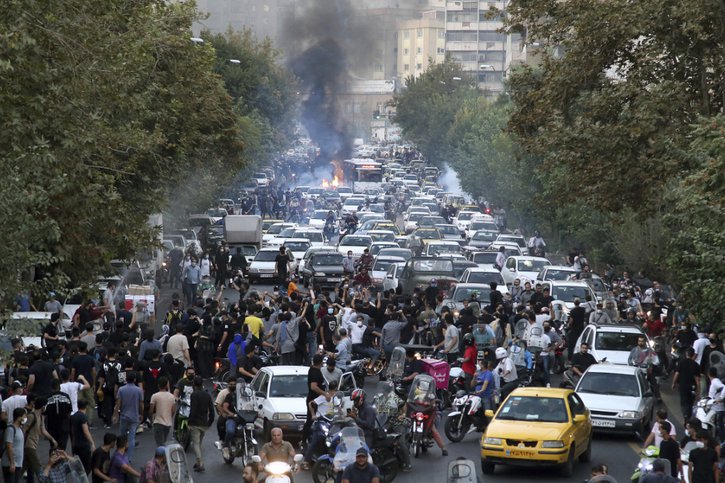 Le bilan risque d'être bien plus lourd qu'annoncé par les autorités, l'ONG d'opposition Iran Human Rights (IHR), basée à Oslo, faisant état d'au moins 31 civils tués par les forces de sécurité. © KEYSTONE/AP