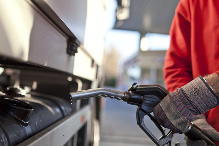 Le Conseil fédéral libère à partir du 3 octobre des réserves obligatoires d’essence, de diesel, de mazout et de kérosène, pour garantir l'approvisionnement en produits pétroliers (image symbolique). © KEYSTONE/GAETAN BALLY