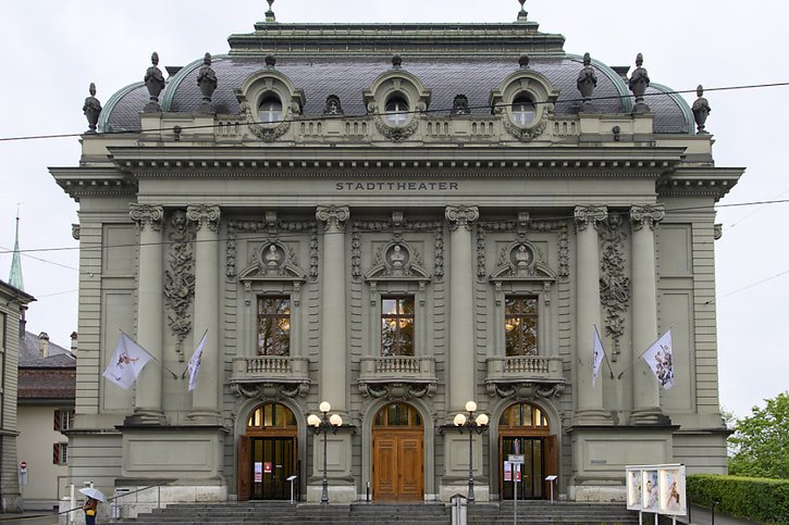 Le théâtre municipal de Berne, où un employé pourra continuer à travailler malgré des reproches de harcèlement (archives). © KEYSTONE/ANTHONY ANEX
