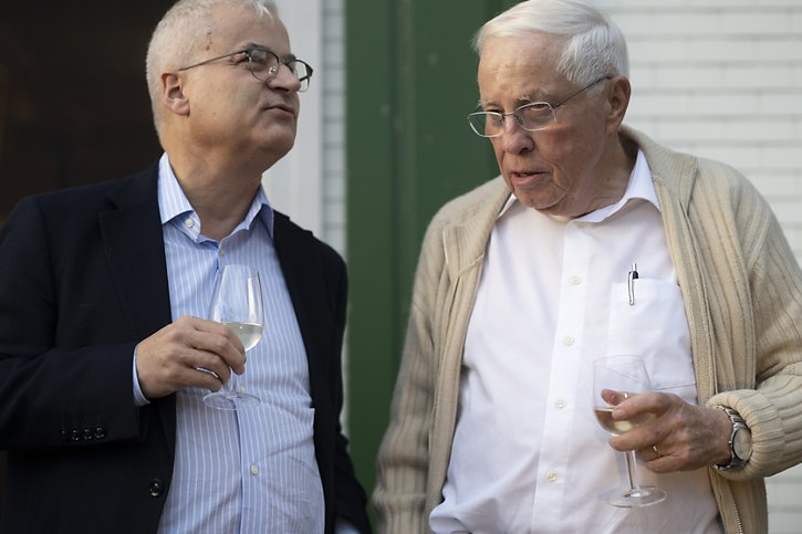 Christoph Blocher, 81 ans, à droite sur le cliché, a été membre du Conseil fédéral de 2004 à 2007 (archives). © KEYSTONE/GIAN EHRENZELLER