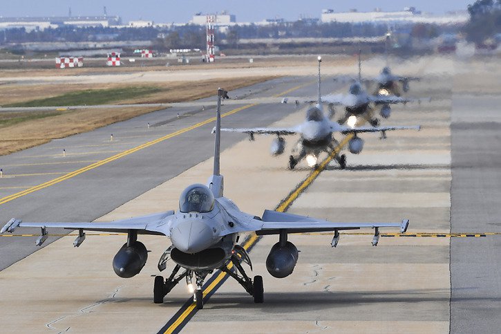Des centaines d'avions de guerre américains et sud-coréens ont participé aux exercices "Vigilant Storm" du 31 octobre au 5 novembre. © KEYSTONE/AP