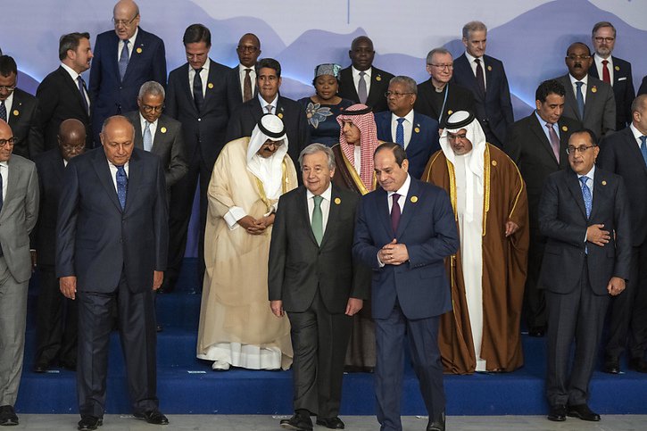 Près de 100 chefs d'Etat ainsi que le secrétaire général de l'ONU Antonio Guterres étaient réunis lundi à Charm el-Cheikh pour la cérémonie d'ouverture de la COP27. © KEYSTONE/AP/Nariman El-Mofty