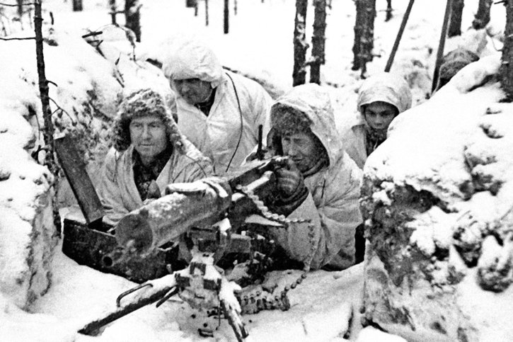 Mitrailleurs finlandais à la frontière russe en février 1940, durant la Guerre d’hiver.  © Musée militaire de Finlande/DR