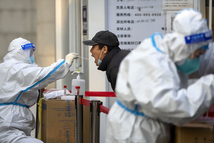 La Chine est la seule grande économie au monde qui tente encore d'enrayer la propagation du virus sur son sol. © KEYSTONE/AP/Mark Schiefelbein
