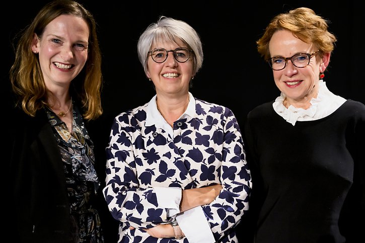 Evi Allemann (gauche), Elisabeth Baume-Schneider (centre), et Eva Herzog (droite) s'étaient présentées pour succéder à Simonetta Sommaruga (archives). © KEYSTONE/JEAN-CHRISTOPHE BOTT