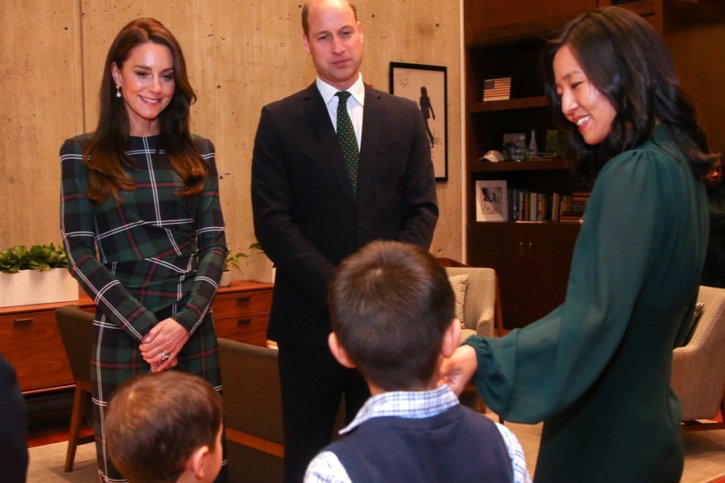 Le prince William et sa femme Catherine ont été reçus par la maire de Boston Michelle Wu. © KEYSTONE/EPA/Reba Saldanha / Associated Press / POOL