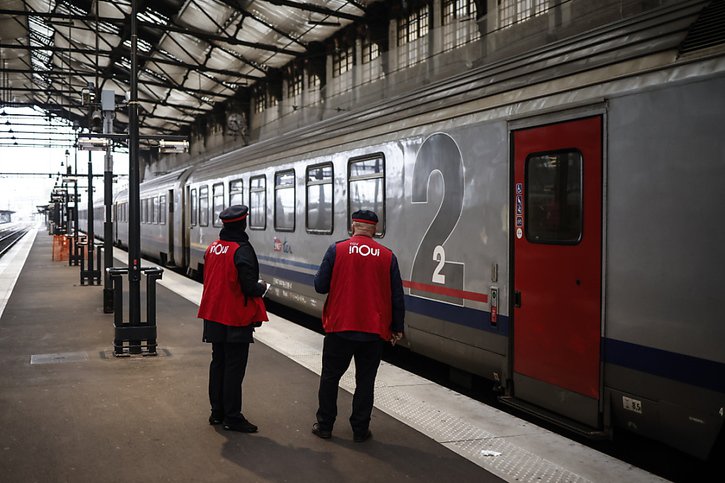 Les contrôleurs de la SNCF ont décidé de cesser le travail pendant tout le week-end pour réclamer une meilleure reconnaissance de leur statut. © KEYSTONE/EPA/YOAN VALAT