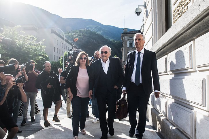 Sepp Blatter à son arrivée au Tribunal pénal fédéral, à Bellinzone, lors de son procès de première instance en juin 2022 (archives). © KEYSTONE/TI-PRESSKEYSTONE/ALESSANDRO CRINARI