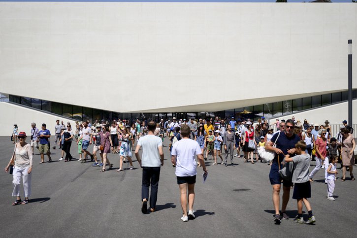 Les deux nouveaux musées du site Plateforme 10 à Lausanne, le mudac et Photo Elysée, ont attiré du monde depuis leur inauguration en juin dernier. L'affluence est aussi bonne pour le MCBA voisin. © Keystone/LAURENT GILLIERON