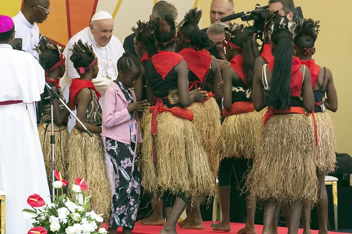 Le pape François a rencontré la jeunesse de RDC jeudi à Kishassa. © KEYSTONE/AP/Jerome Delay
