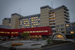 Surchargé, l'Hôpital fribourgeois reporte des opérations non urgentes