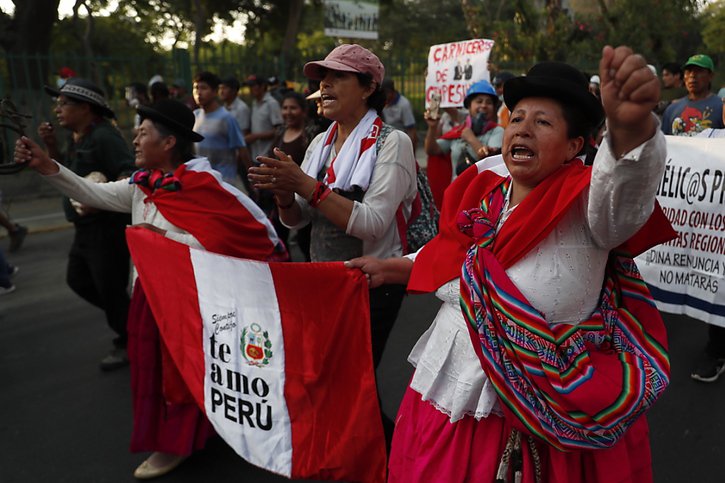 Le Pérou est empêtré dans une grave crise politique et sociale depuis l'éviction et l'incarcération de l'ancien président de gauche Pedro Castillo en décembre (image prétexte). © KEYSTONE/EPA/Paolo Aguilar