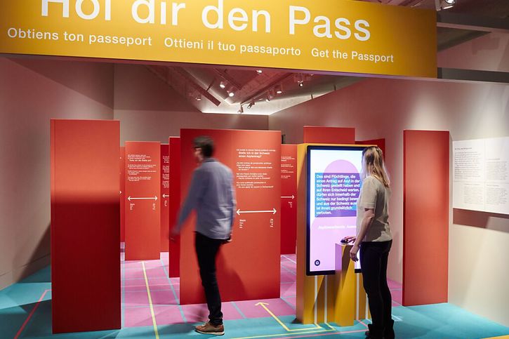 Dans un parcours ludique, le public est notamment invité à se mueur en candidat à la nationalité suisse. © Musée national suisse