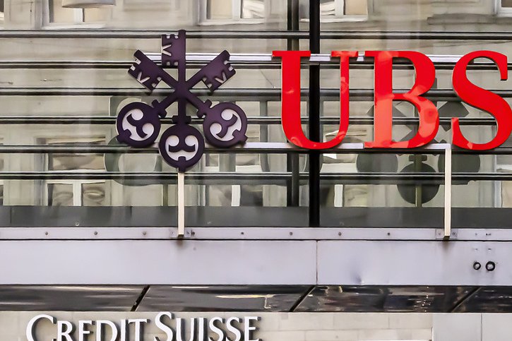 Le rachat de Credit Suisse par l'UBS apporterait des avantages au numéro un bancaire suisse, aux yeux d'Andreas Ita, spécialiste en banque d'investissement (image prétexte). © KEYSTONE/MICHAEL BUHOLZER