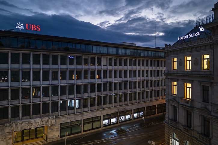 UBS va débourser trois milliards de dollars pour racheter son concurrent Credit Suisse (archives). © KEYSTONE/MICHAEL BUHOLZER