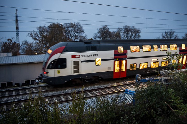 Les trains ne circulent plus entre Genève et Lausanne (image d'illustration). © KEYSTONE/JEAN-CHRISTOPHE BOTT