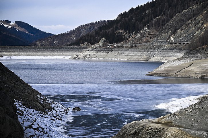 Les lacs de barrage sont remplis au-dessus de la moyenne (Photo prétexte). © KEYSTONE/GIAN EHRENZELLER