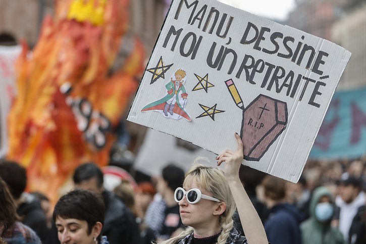 Cette neuvième journée nationale de mobilisation depuis le 19 janvier intervient au lendemain d'une interview télévisée d'Emmanuel Macron. © KEYSTONE/AP/Jean-Francois Badias