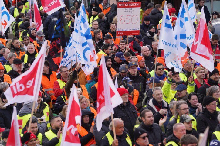 Un mouvement de grève d'une ampleur rare pour l'Allemagne paralyse lundi le secteur des transports. © KEYSTONE/dpa/Marcus Brandt