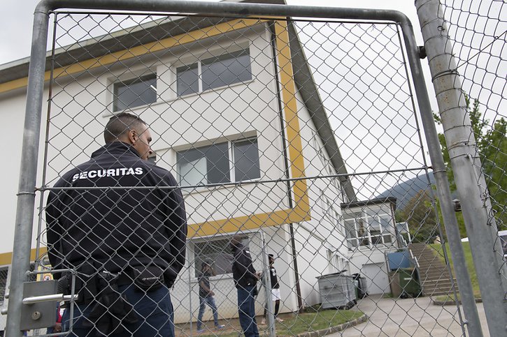 Selon les autorités neuchâteloises, "nous avons affaire à un très petit nombre d'auteurs extrêmement prolifiques" au centre de Boudry (image d'illustration). © KEYSTONE/LAURENT GILLIERON