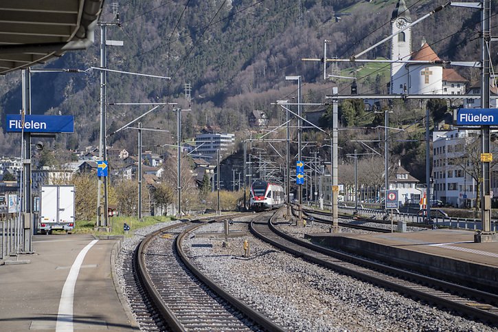 L'interruption du trafic ferroviaire au Gothard est liée à une panne de ligne de contact entre Flüelen/UR et Erstfeld/UR (archives). © KEYSTONE/URS FLUEELER