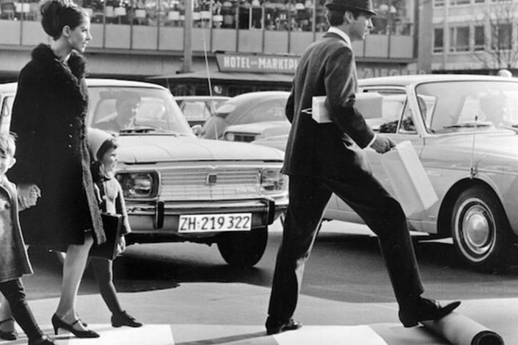 Les voitures étaient censées s'arrêter lorsqu'un piéton déroulait un passage clouté privé (archives). © KEYSTONE/PHOTOPRESS-ARCHIV/Str