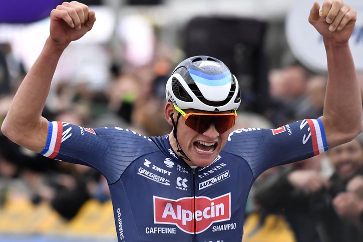 Le Néerlandais Mathieu van der Poel s'était imposé l'an dernier pour la deuxième fois au Tour des Flandres. © KEYSTONE/AP/GEERT VANDEN WIJNGAERT