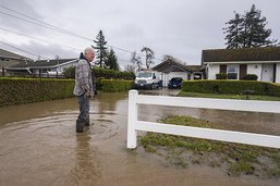La tempête en Californie fait deux morts, une digue cède