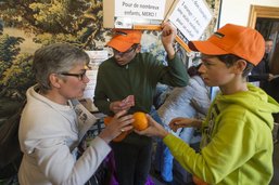 61e vente d'oranges de l'organisation Terre des hommes