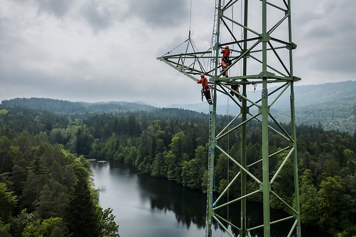 Swissgrid (ici l'un de ses chantiers à Gattikon bei Thalwil (ZH), a remporté l'appel d'offres de l'Elcom © KEYSTONE/MICHAEL BUHOLZER